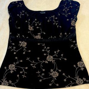 JKLA Women’s Blouse size L black with front lace band . Soft fabric.